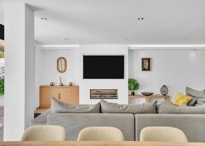 Casa Adriana - Marbellamar Modern Townhouse By Finest Rentals